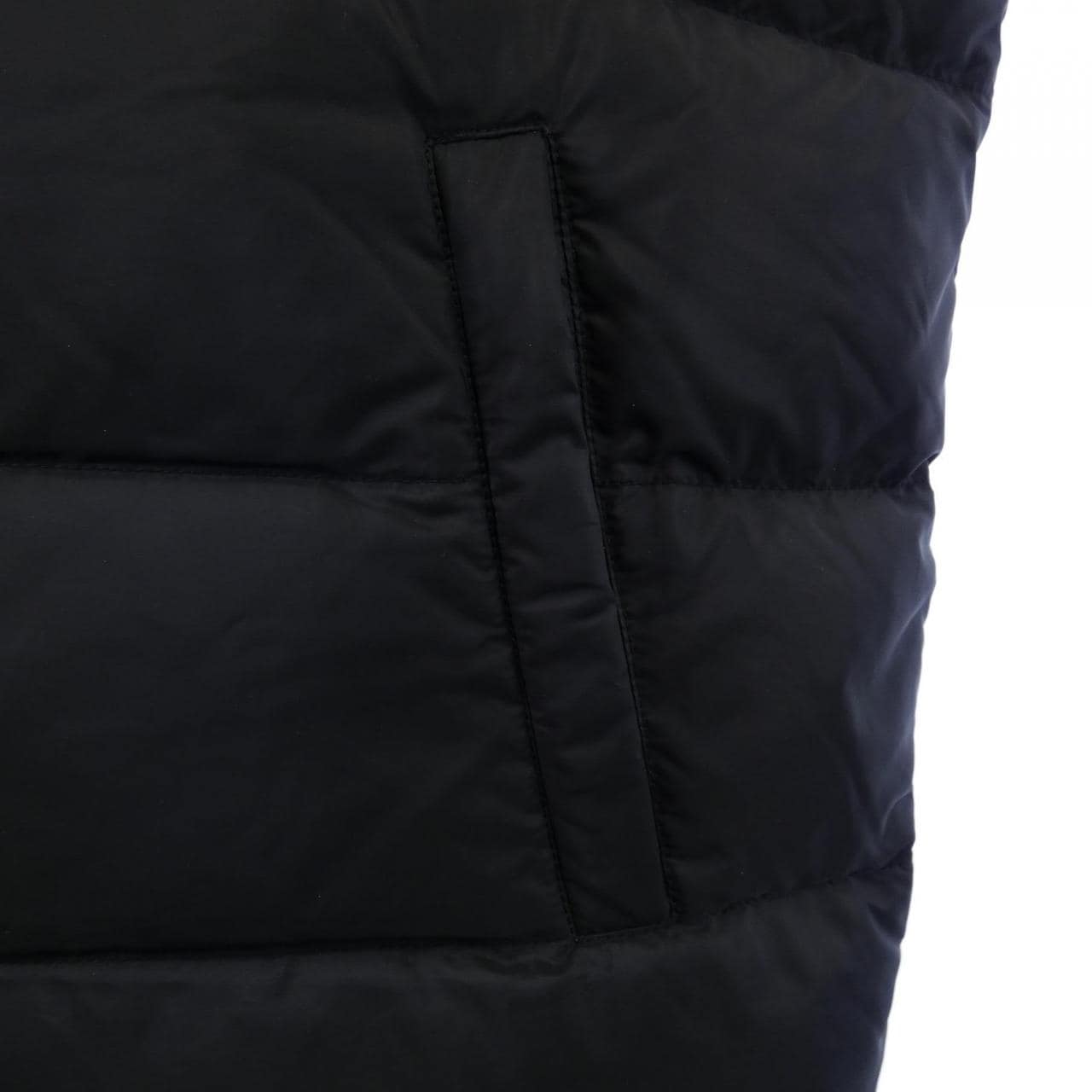 プラダ PRADA トライアングルロゴ SGJ191 R132 1060 ダウンベスト