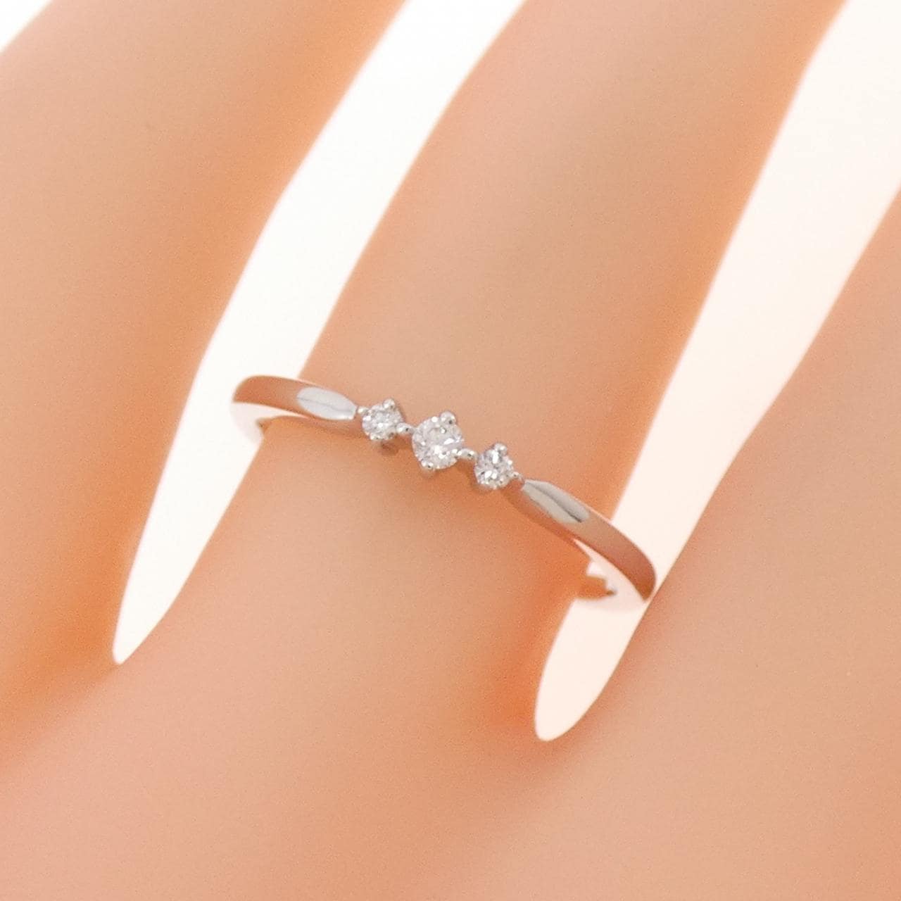 K18WG スリーストーン ダイヤモンド リング 0.05CT