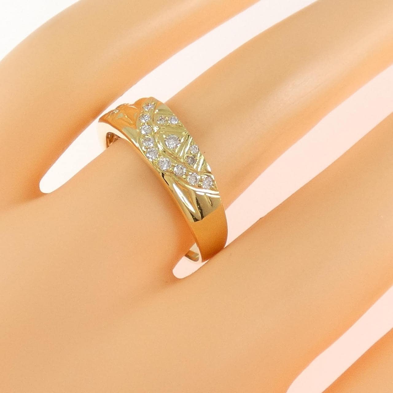 750YG Diamond ring