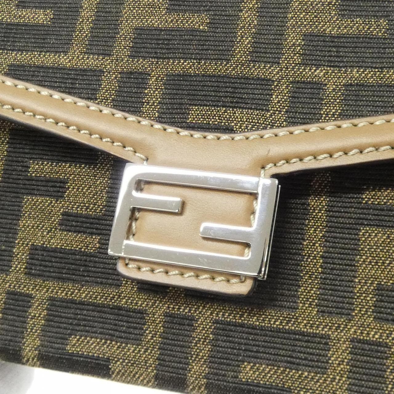 フェンディ バゲット フォンポーチ 7AS139 AFBV フォンケース