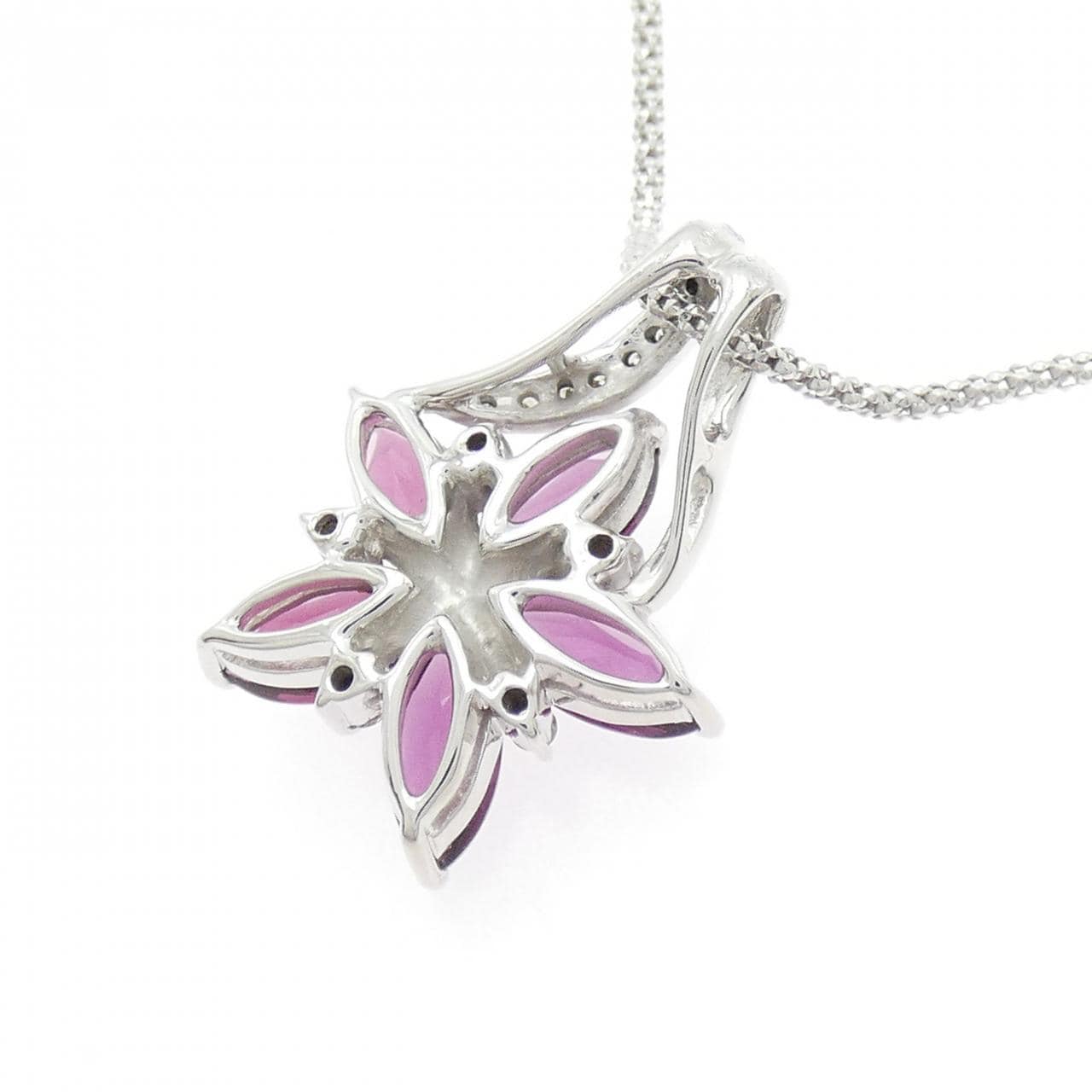 K18WG フラワー ガーネット ネックレス 3.40CT