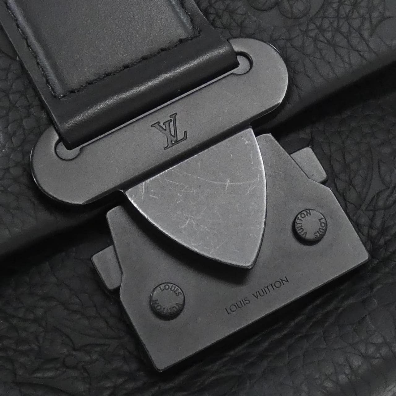 ルイヴィトン トリヨン モノグラム Sケープ メッセンジャー M23741 ショルダーバッグ