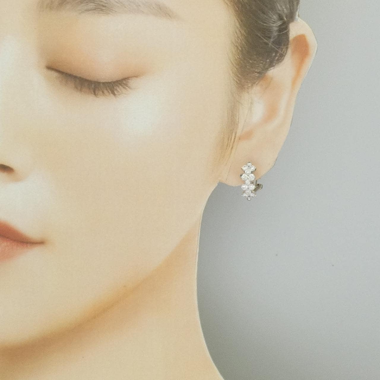 ロイヤル アッシャー ダイヤモンド イヤリング 1.04CT