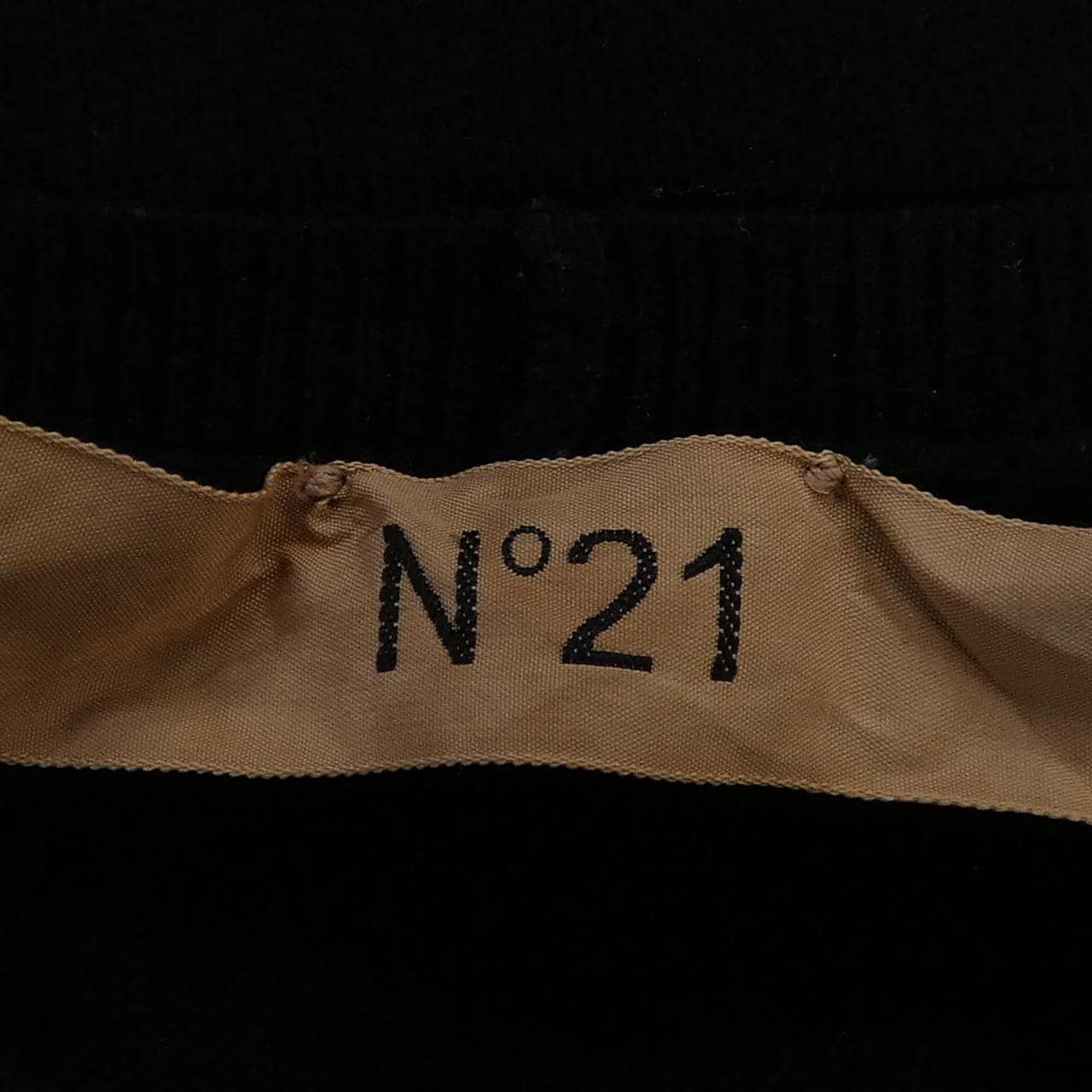 ヌメロヴェントゥーノ N°21 ニット