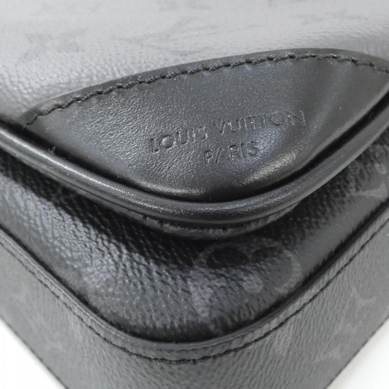 ルイヴィトン モノグラム エクリプス リバース トリオ メッセンジャー M69443 ショルダーバッグ