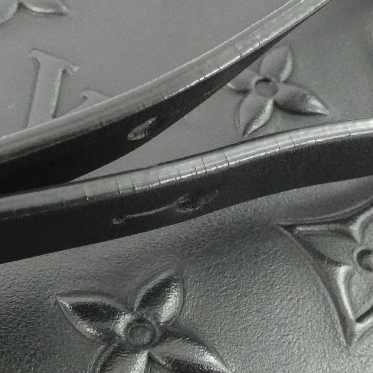 LOUIS VUITTON Monogram Seal Steamer XS M58707 肩背包
