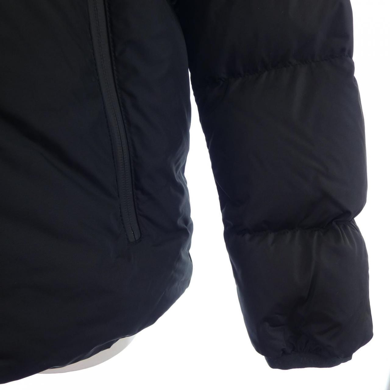 モンクレール MONCLER ダウンジャケット