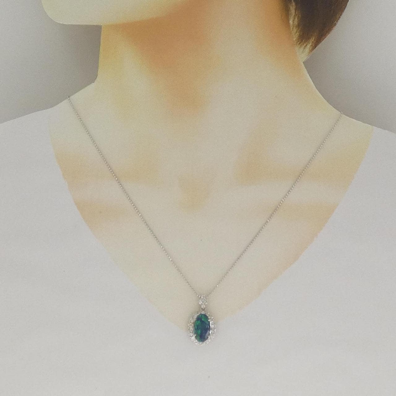 K18WG ブラックオパール ネックレス 2.04CT