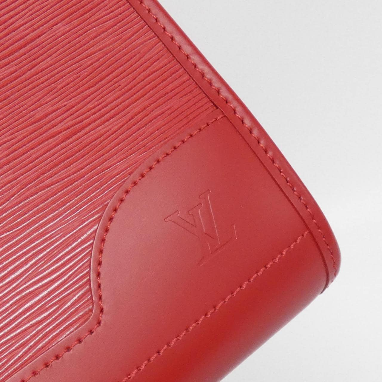 LOUIS VUITTON Epi Madeleine PM M5933E 单肩包