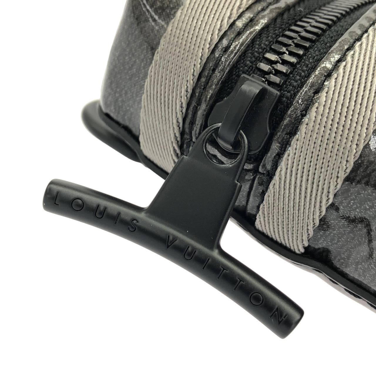 ルイヴィトン モノグラム エクリプス グレーズ メッセンジャー PM M52218 ショルダーバッグ