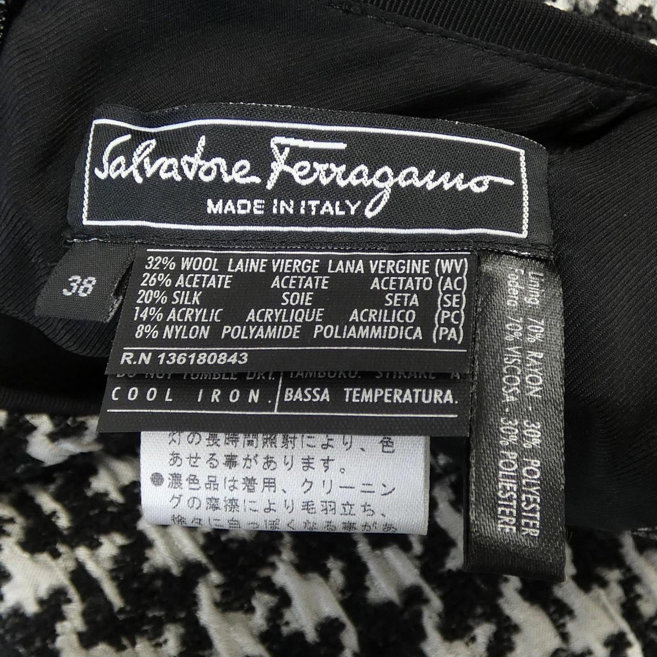 サルヴァトーレフェラガモ SALVATORE FERRAGAMO ワンピース