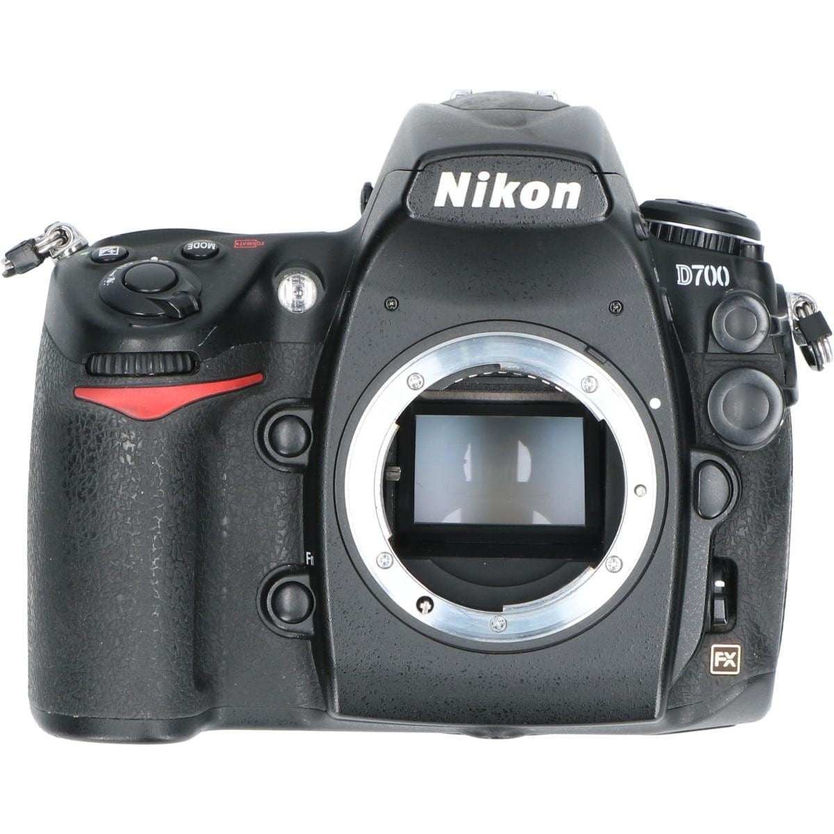 D700