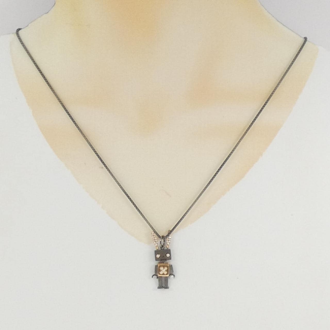 E-NOS RABBIT Diamond NECKLACE 0.15CT