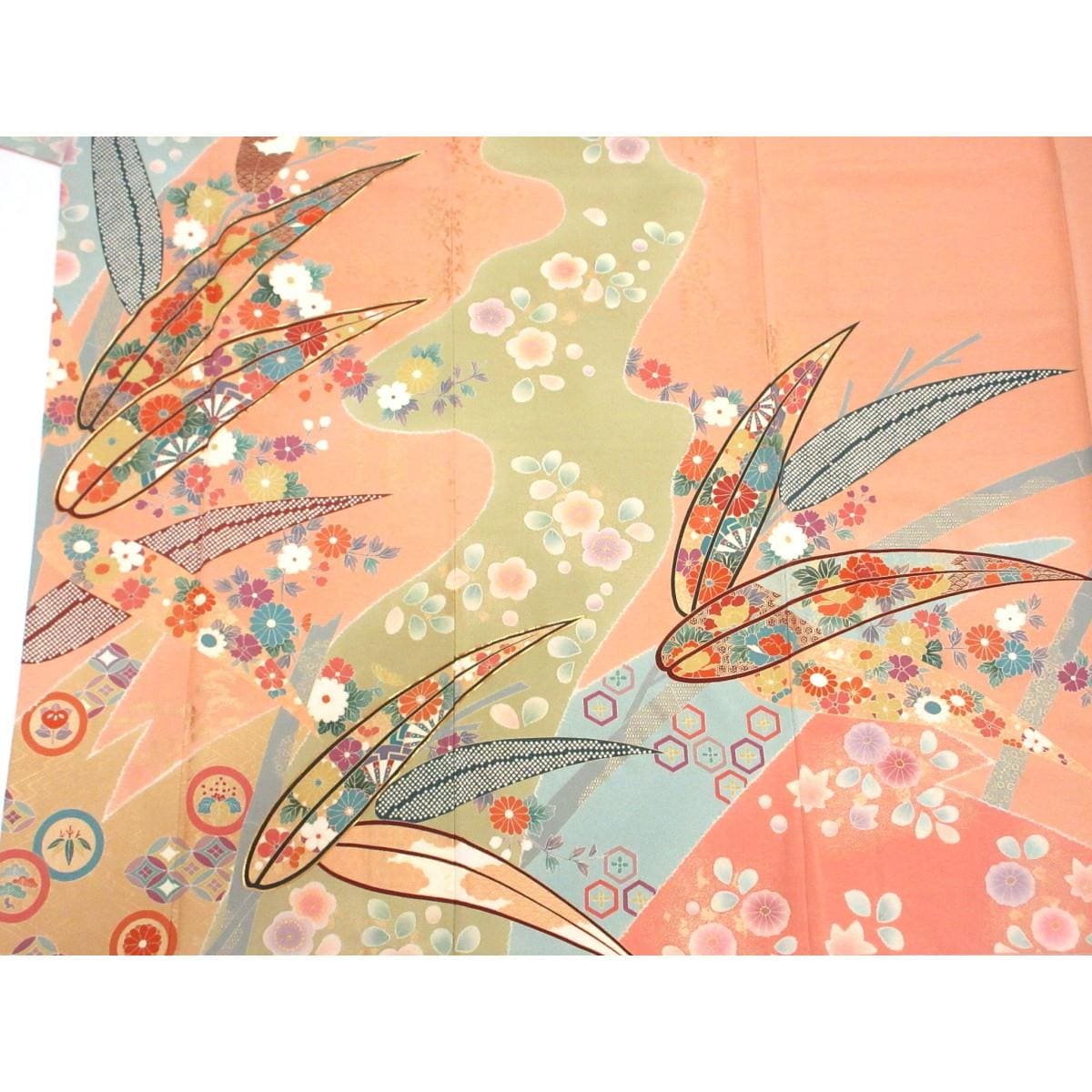 振袖　友禅金彩加工　刺繍入り　身丈Ｓ寸