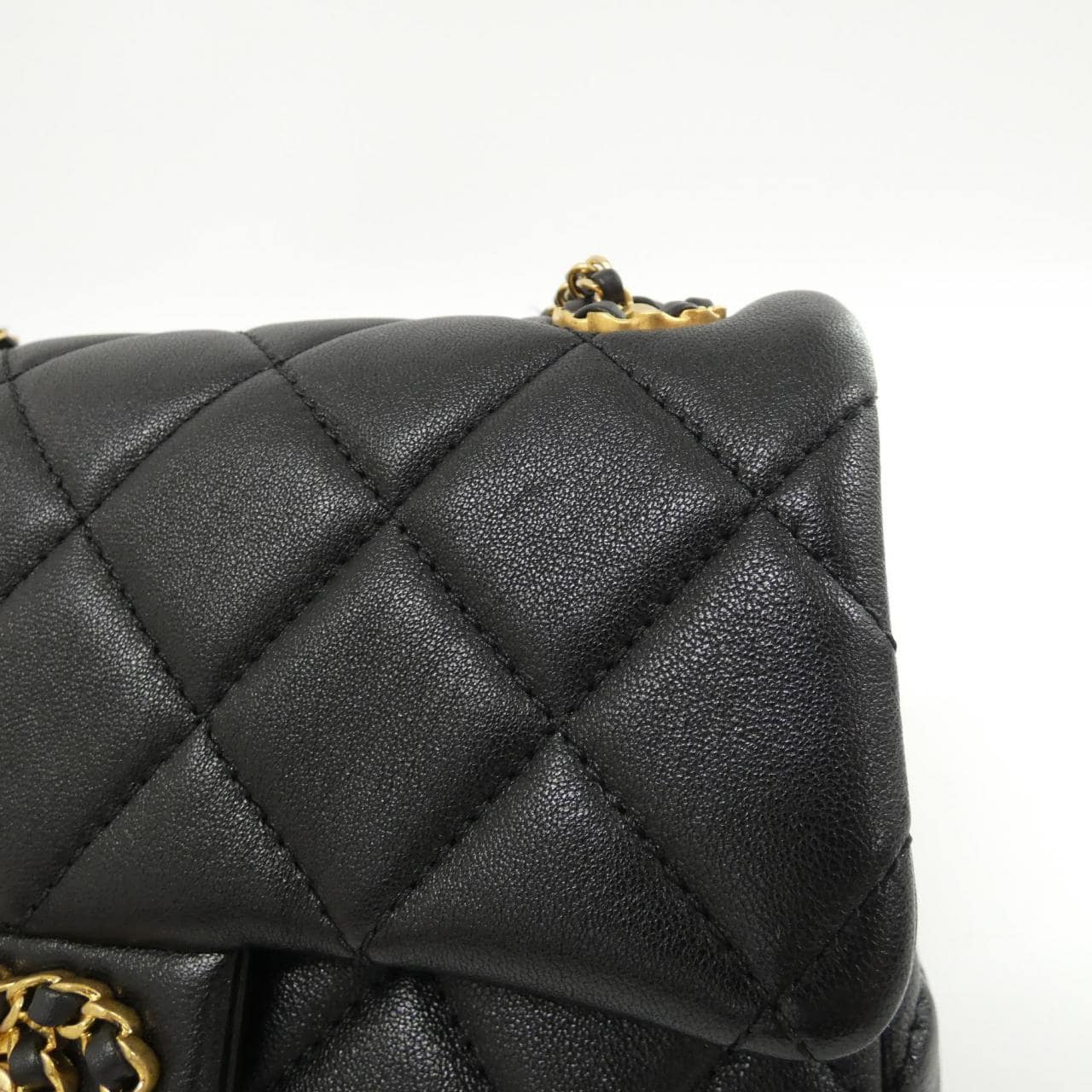 CHANEL AS5004 Shoulder Bag