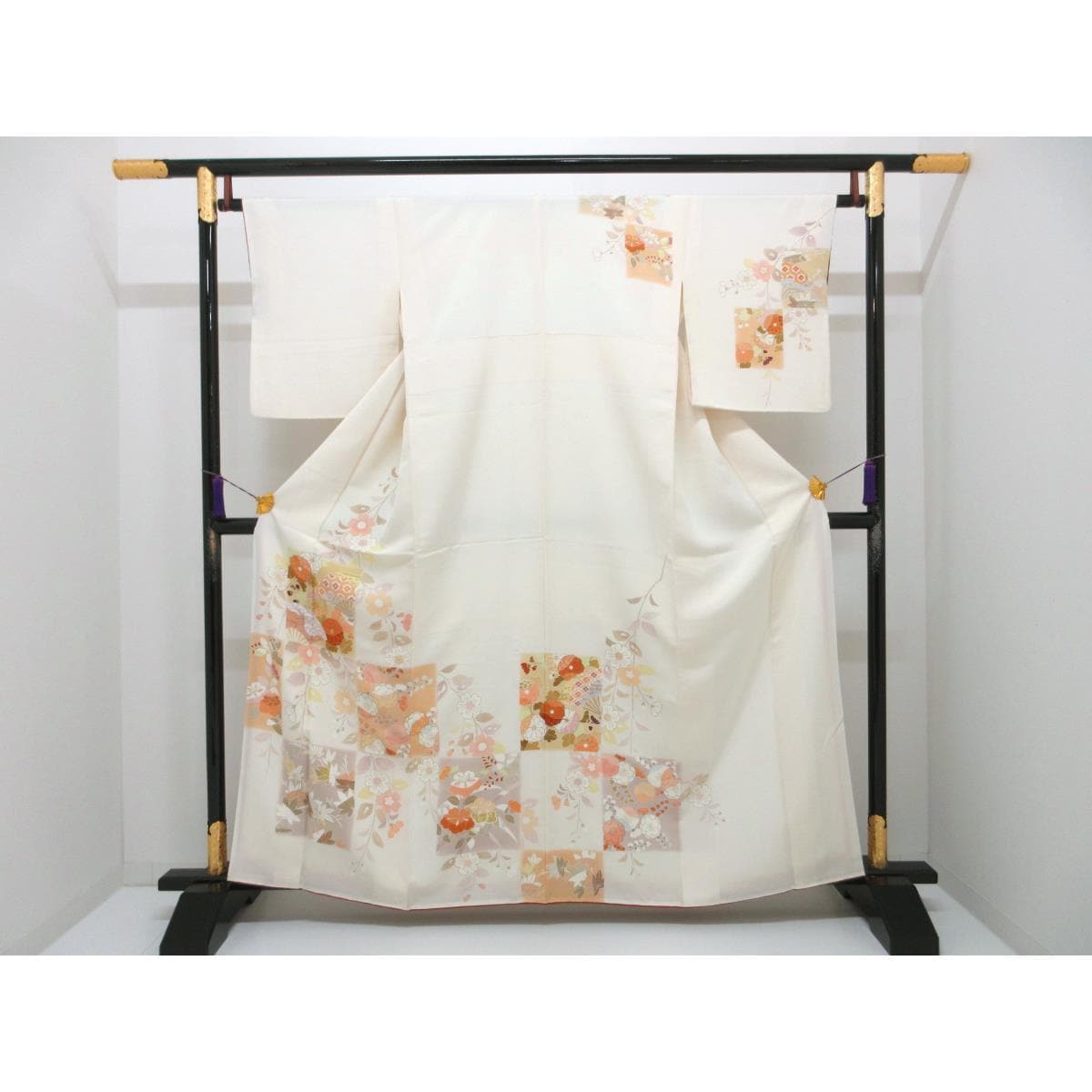 訪問着　友禅金彩加工　刺繍入り