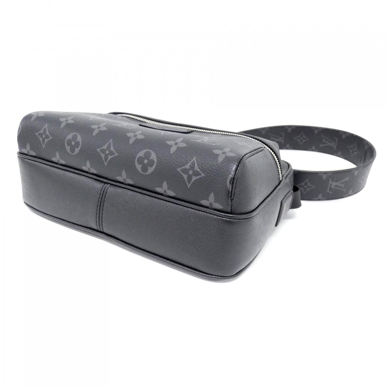 ルイヴィトン タイガ ラマ アウトドア メッセンジャー PM M30233 ショルダーバッグ