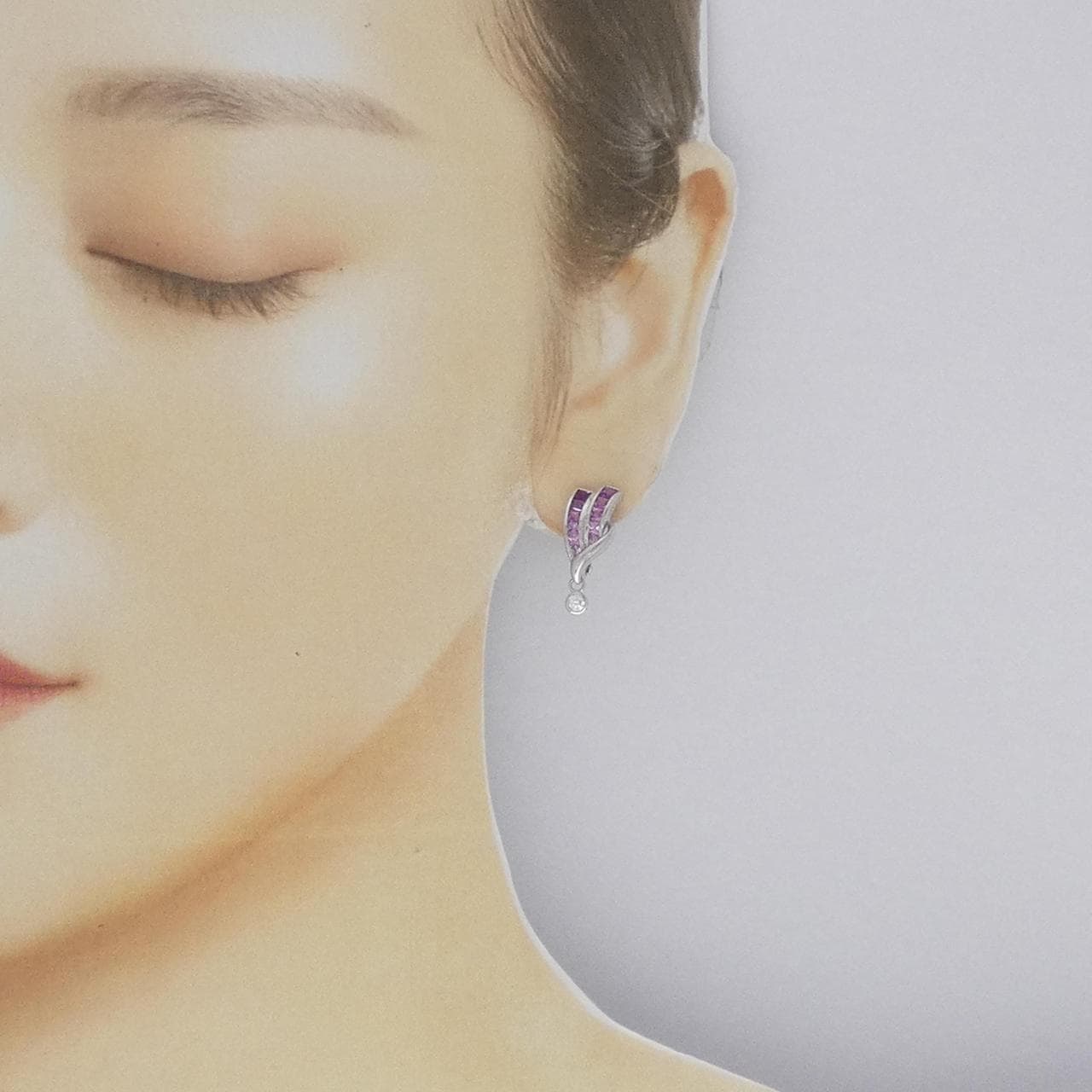 K18WG/585WG sapphire earrings 1.50CT
