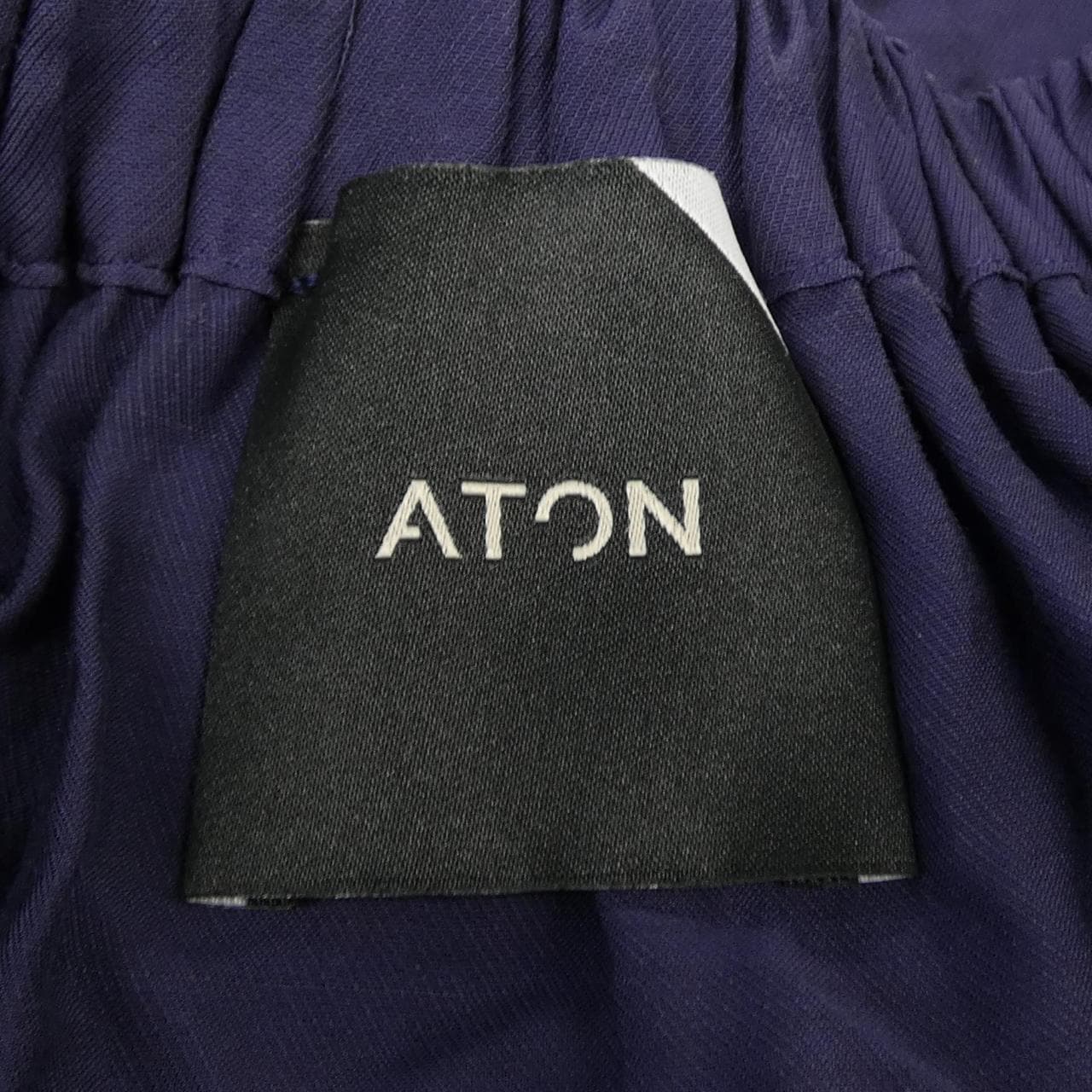 エイトン ATON スカート