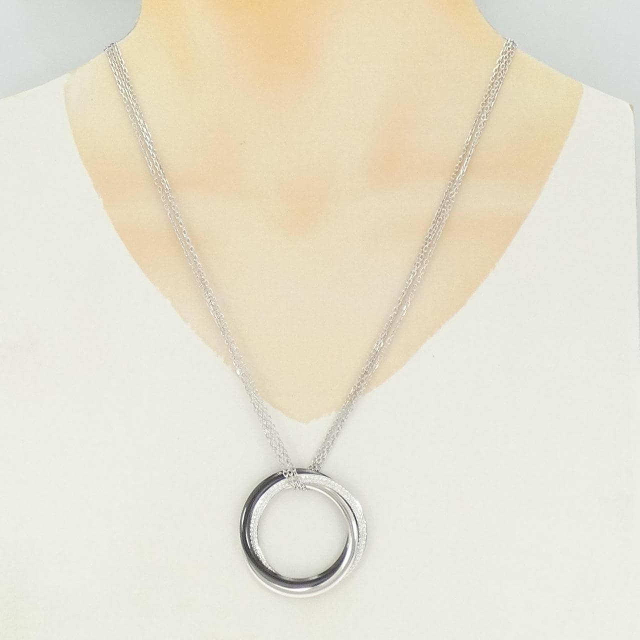 カルティエ トリニティ ブラック&ホワイトペンダント ネックレス
