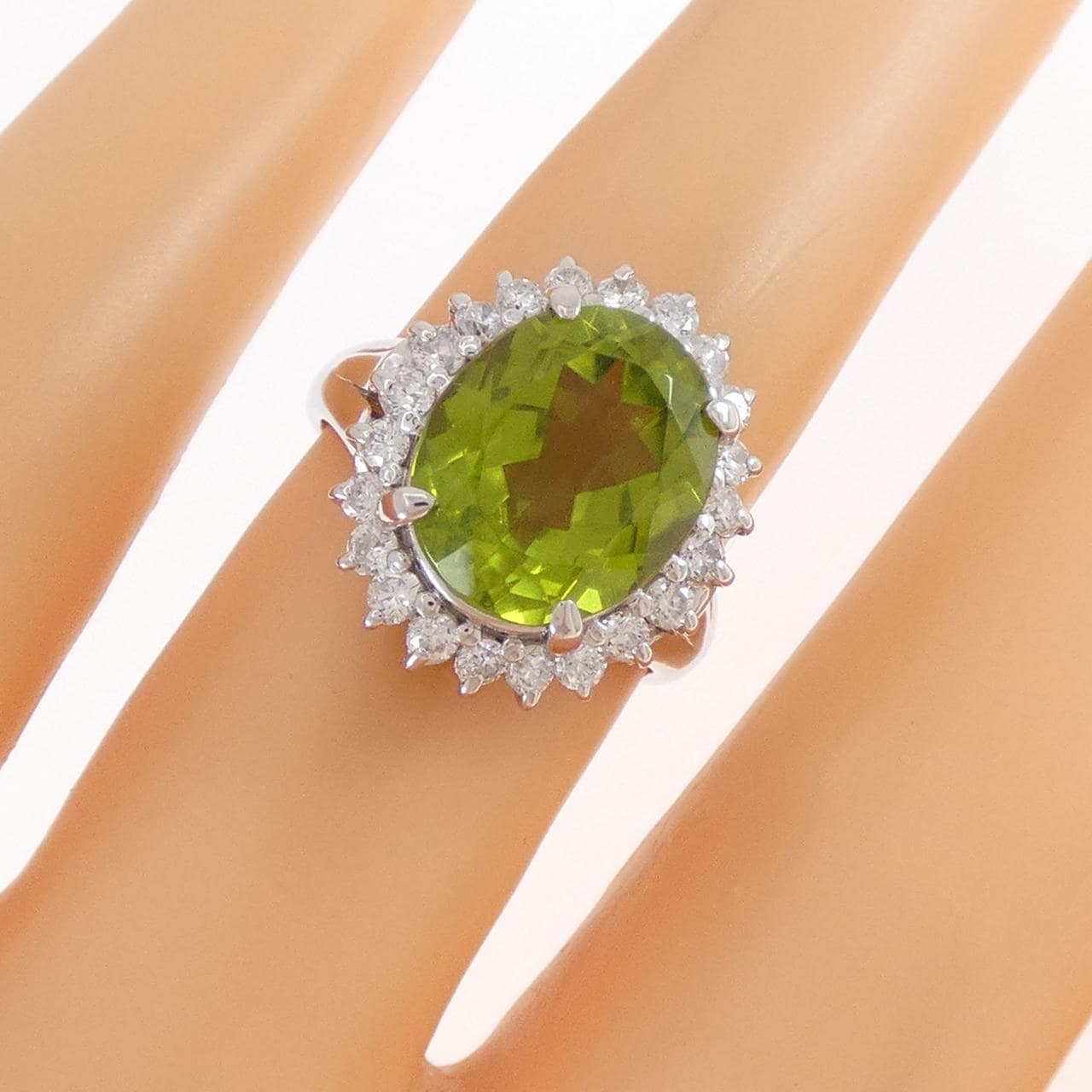PT900 ペリドット リング 4.04CT