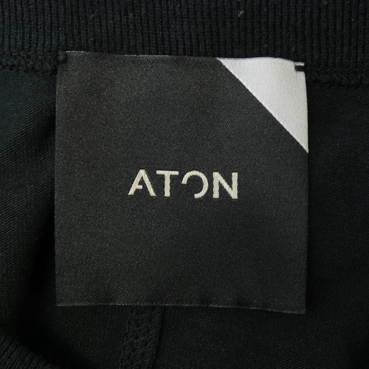 エイトン ATON トップス
