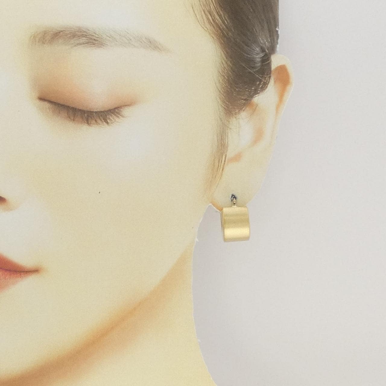 750YG earrings