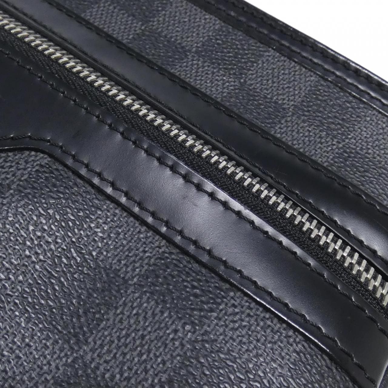 ルイヴィトン ダミエ グラフィット トマス N58028 ショルダーバッグ