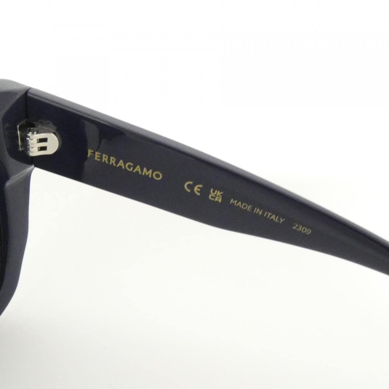 【新品】サルヴァトーレフェラガモ SF1113SLB サングラス