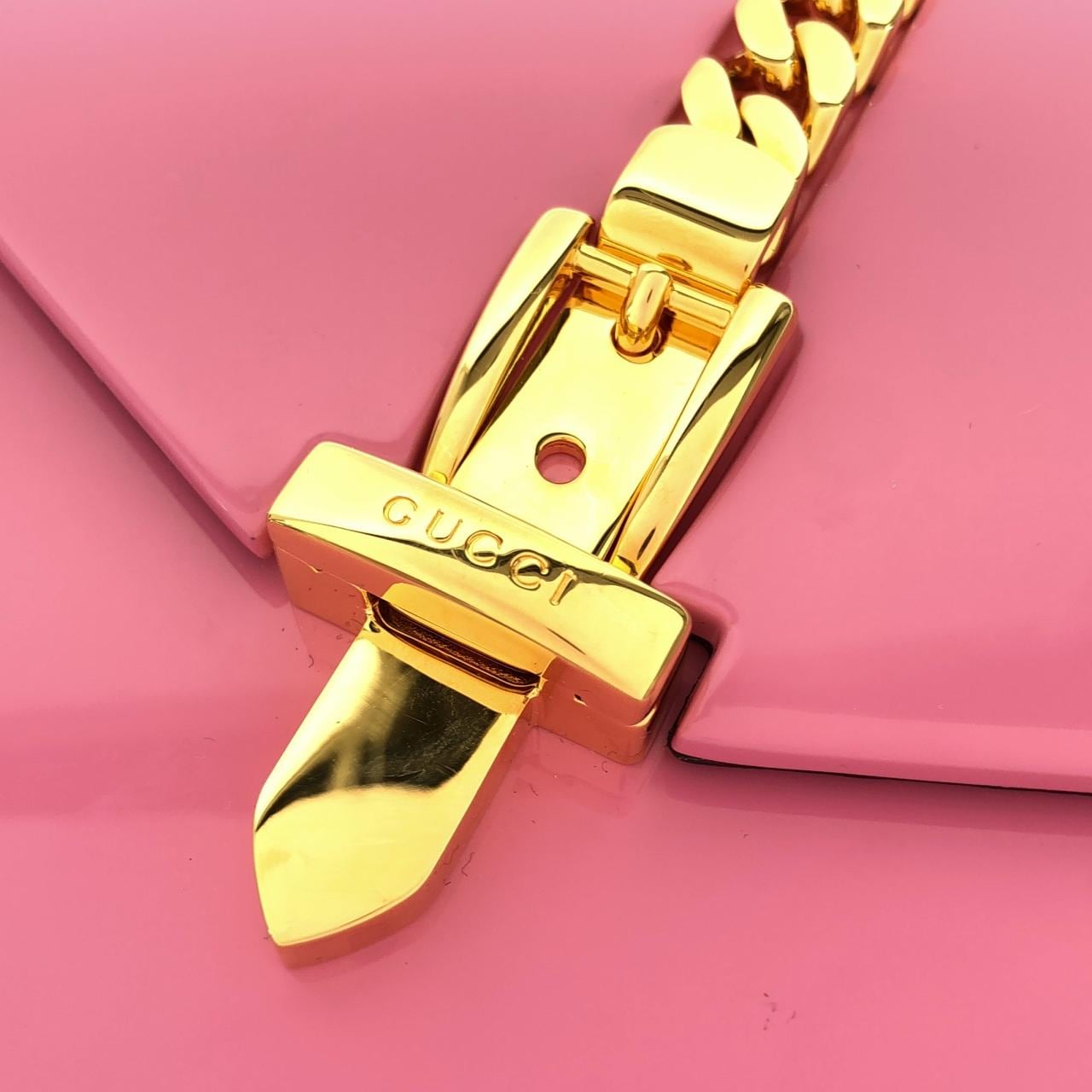 グッチ SYLVIE 589482 J3HSG バッグ