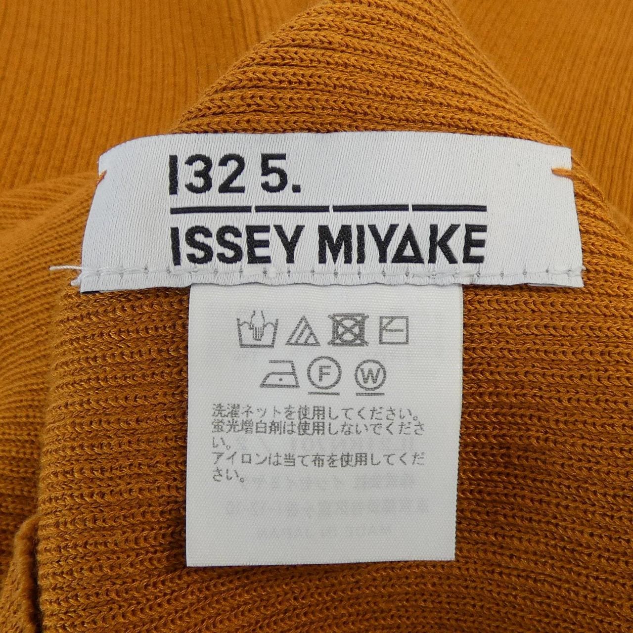 132 5. ISSEY MIYAKE 132 5. ISSEY MIYAKE Knit
