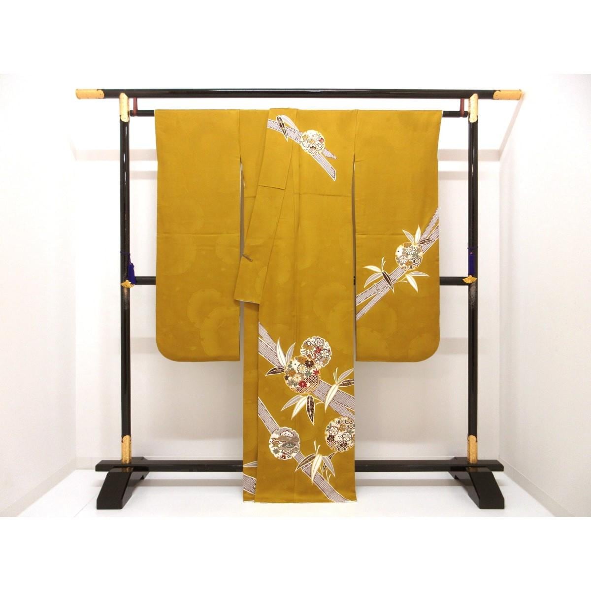 振袖　友禅金彩加工　刺繍入り