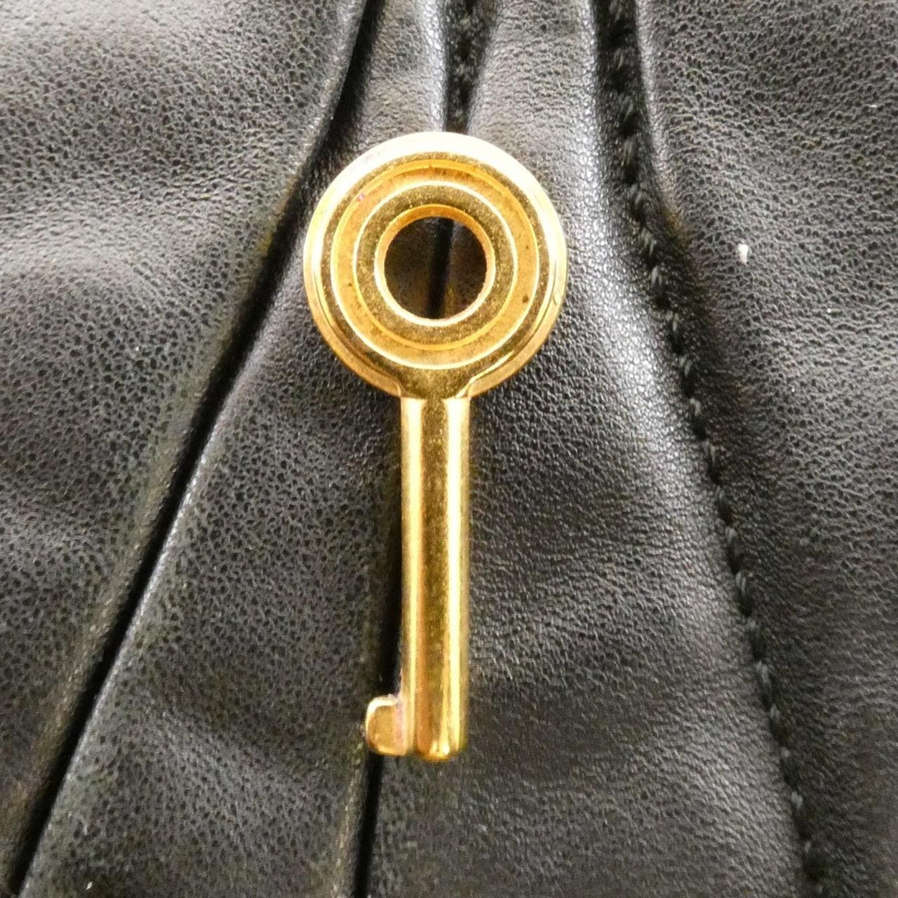 ミュウミュウ ショルダーバッグ