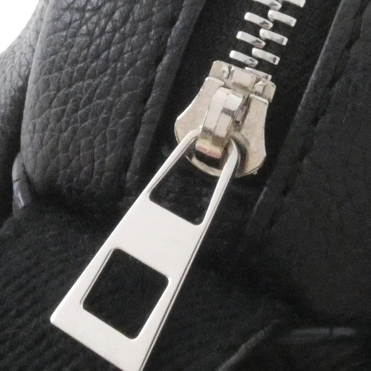 ロエベ ミリタリー メッセンジャー XS 317 12AA72 ショルダーバッグ