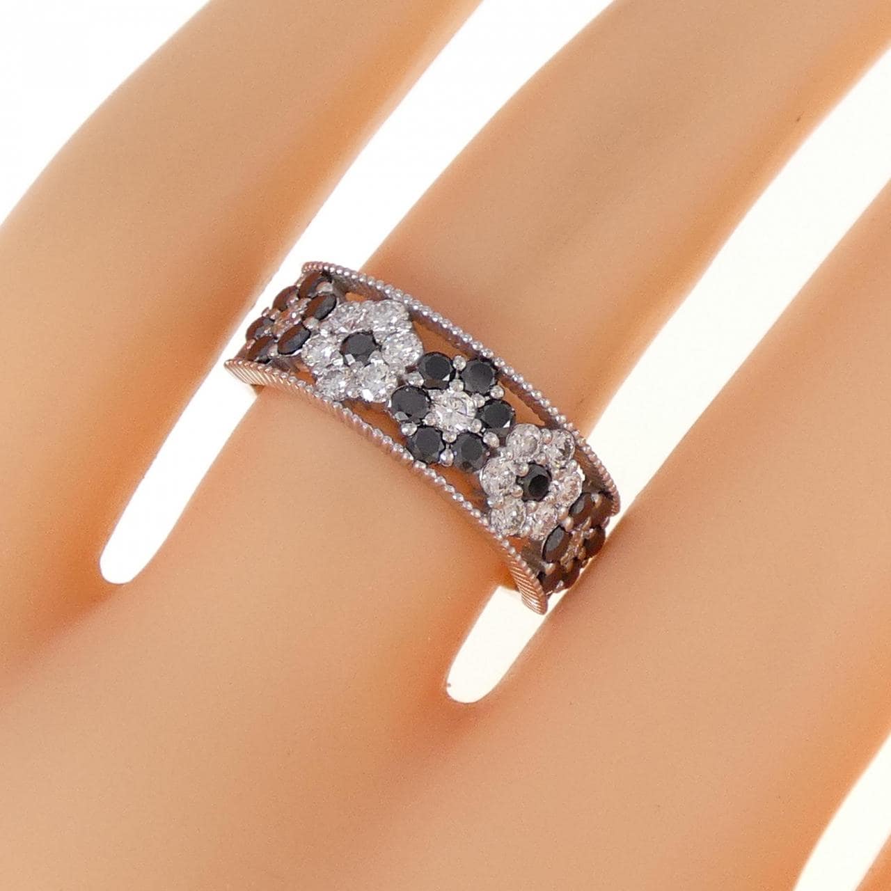 K18WG フラワー ダイヤモンド リング 1.07CT