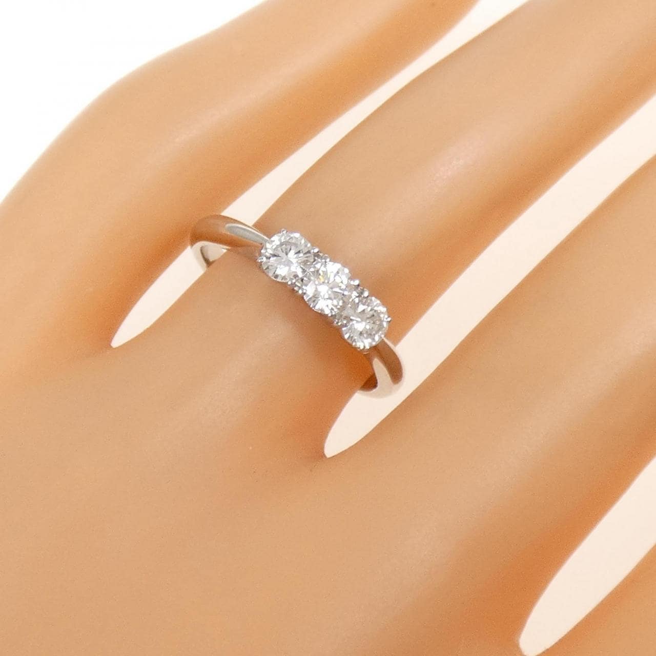 PT900 スリーストーン ダイヤモンド リング 0.51CT