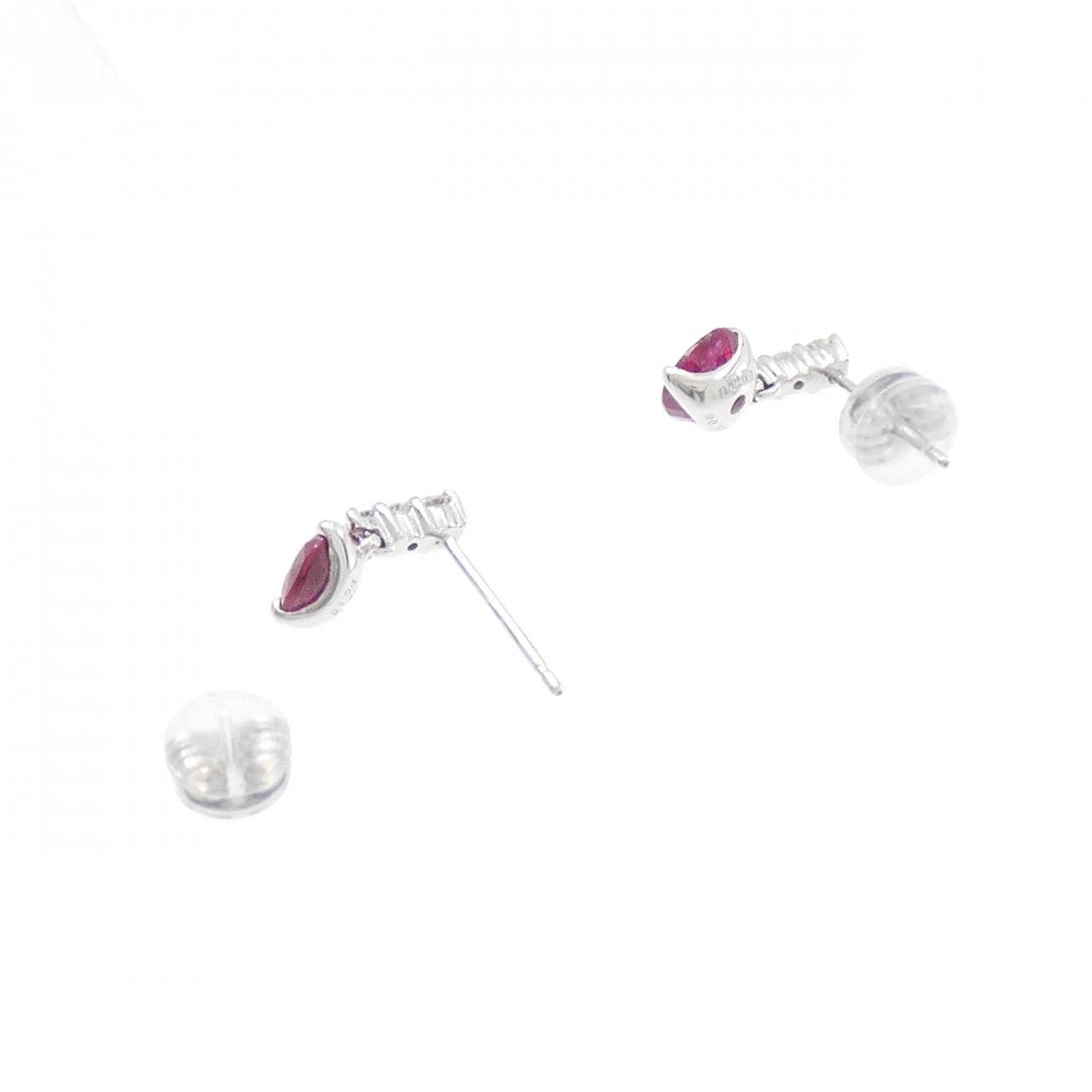 K18WG红宝石耳钉1.38CT