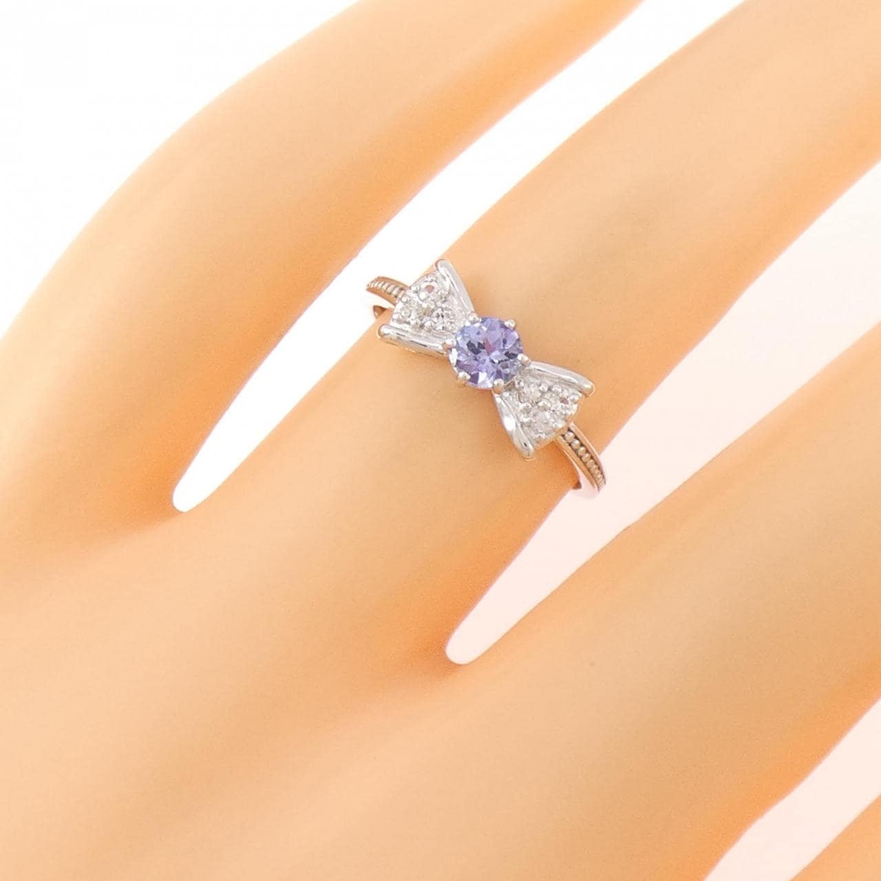 K10WG リボン タンザナイト リング