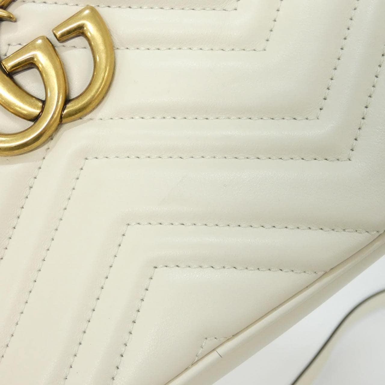 グッチ GG MARMONT 447632 DTD1T ショルダーバッグ