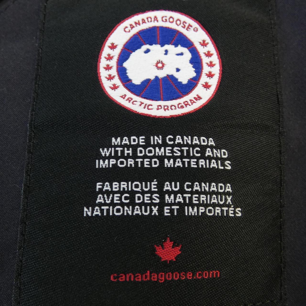 加拿大鹅CANADA GOOSE羽绒大衣