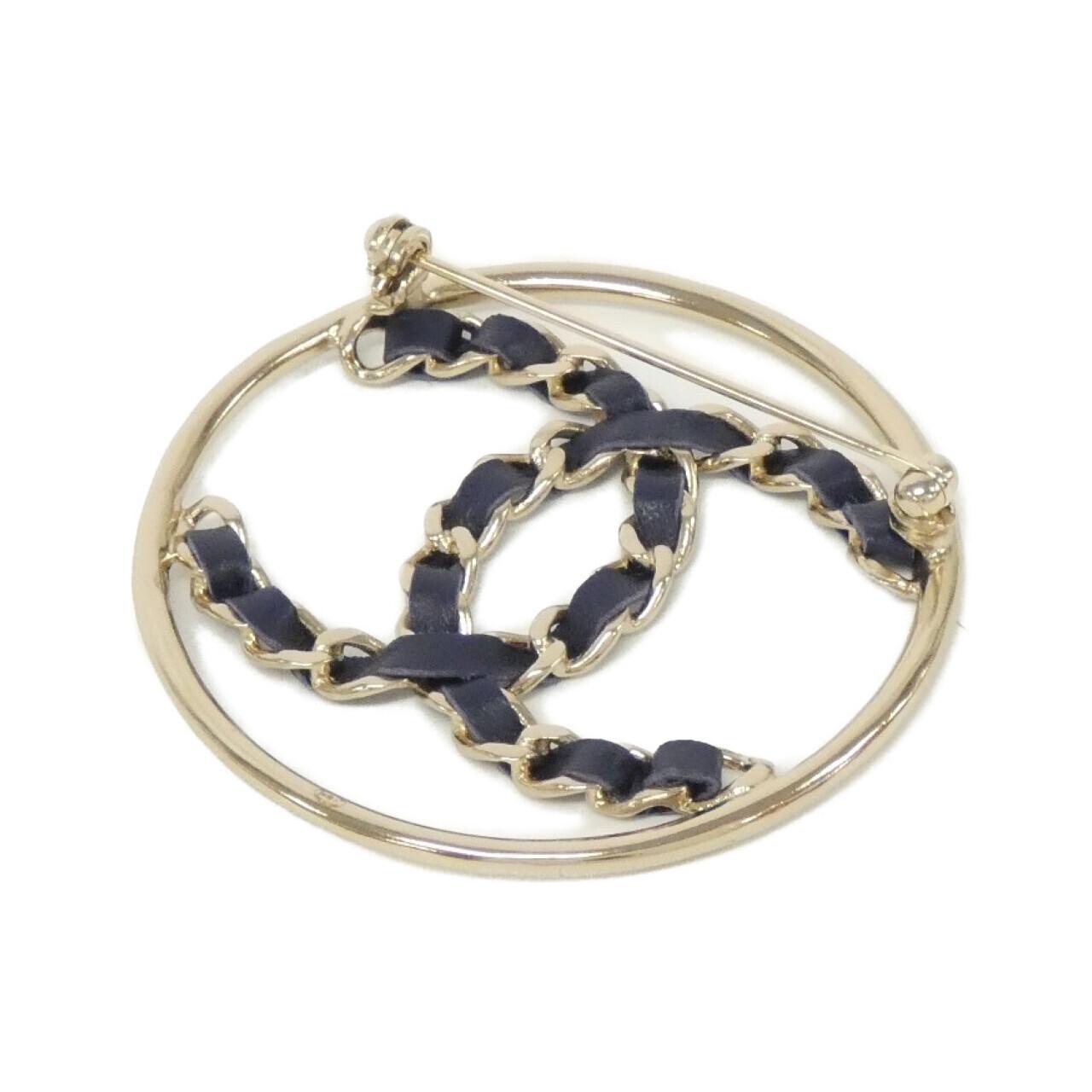 CHANEL brooch