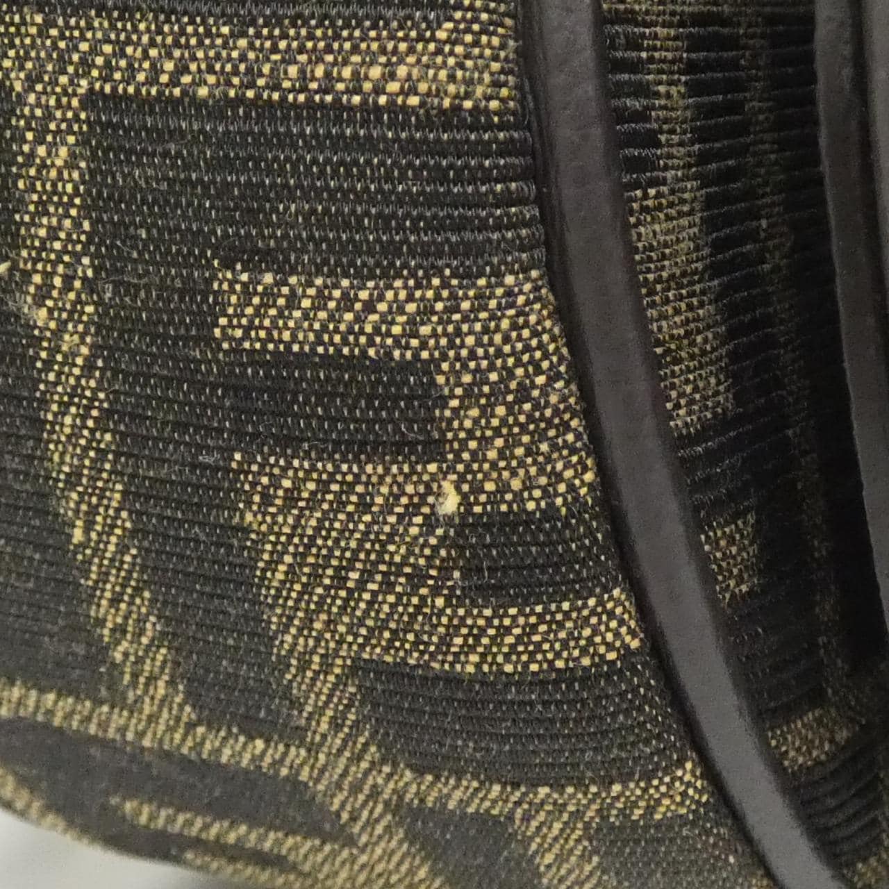 フェンディ  カ モン スモール 8BS082 AQ08 ショルダーバッグ