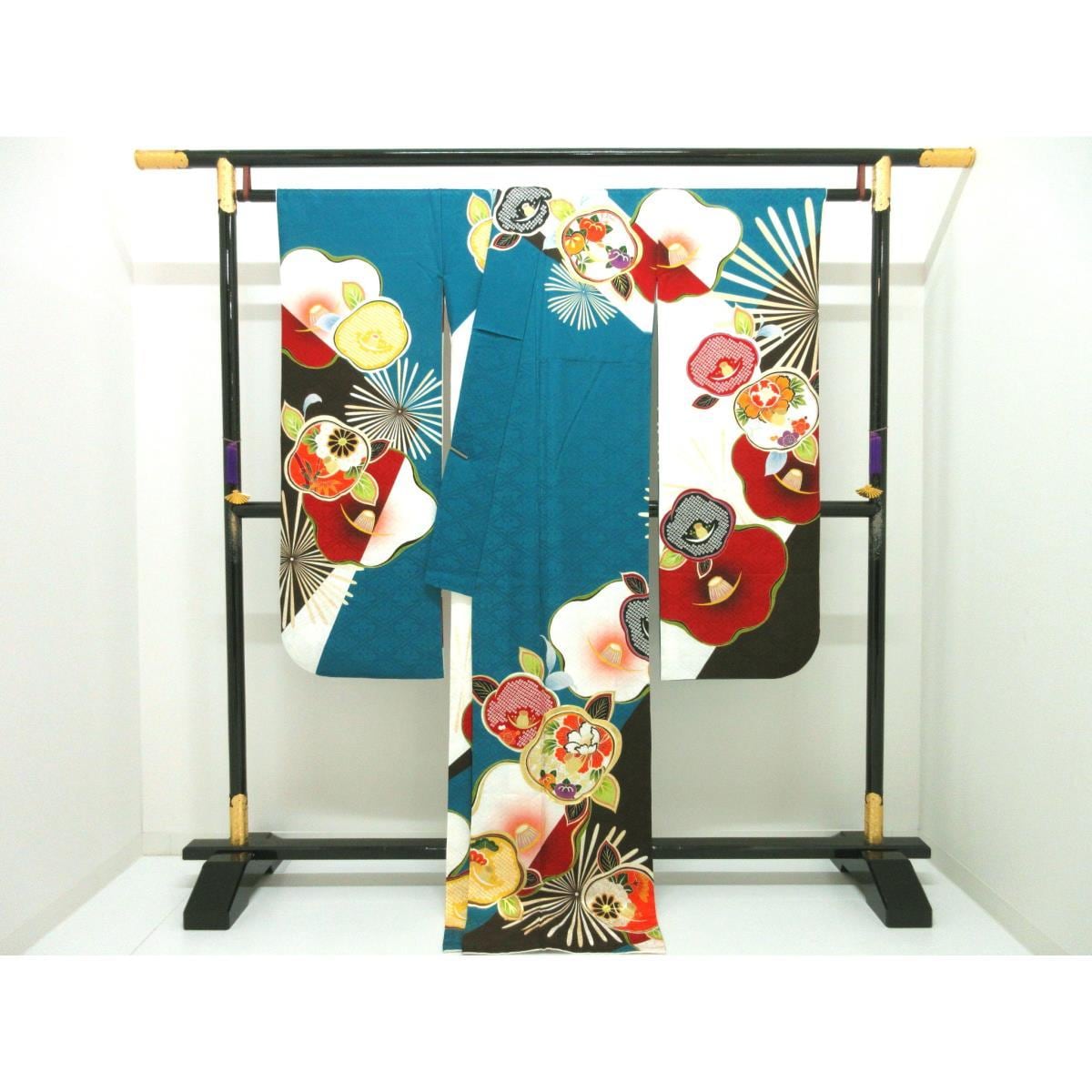 振袖　友禅金彩加工　刺繍入り