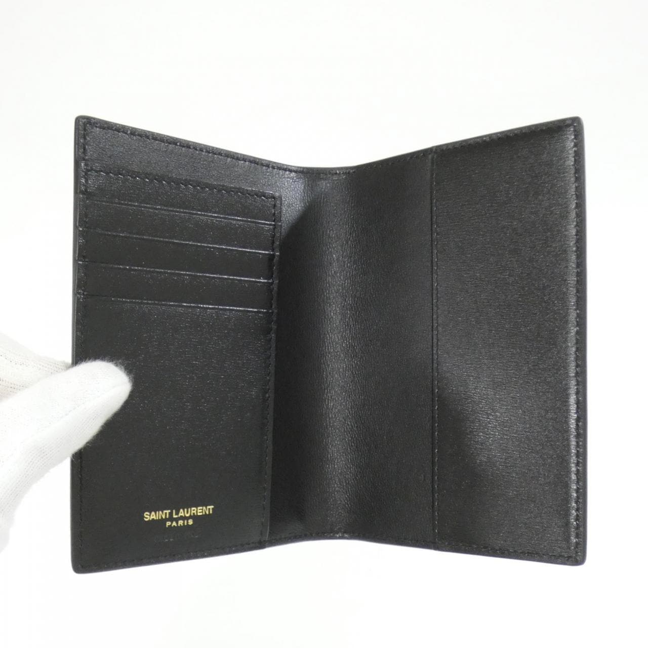 [BRAND NEW] SAINT LAURENT 607659 02G0W Passport Case