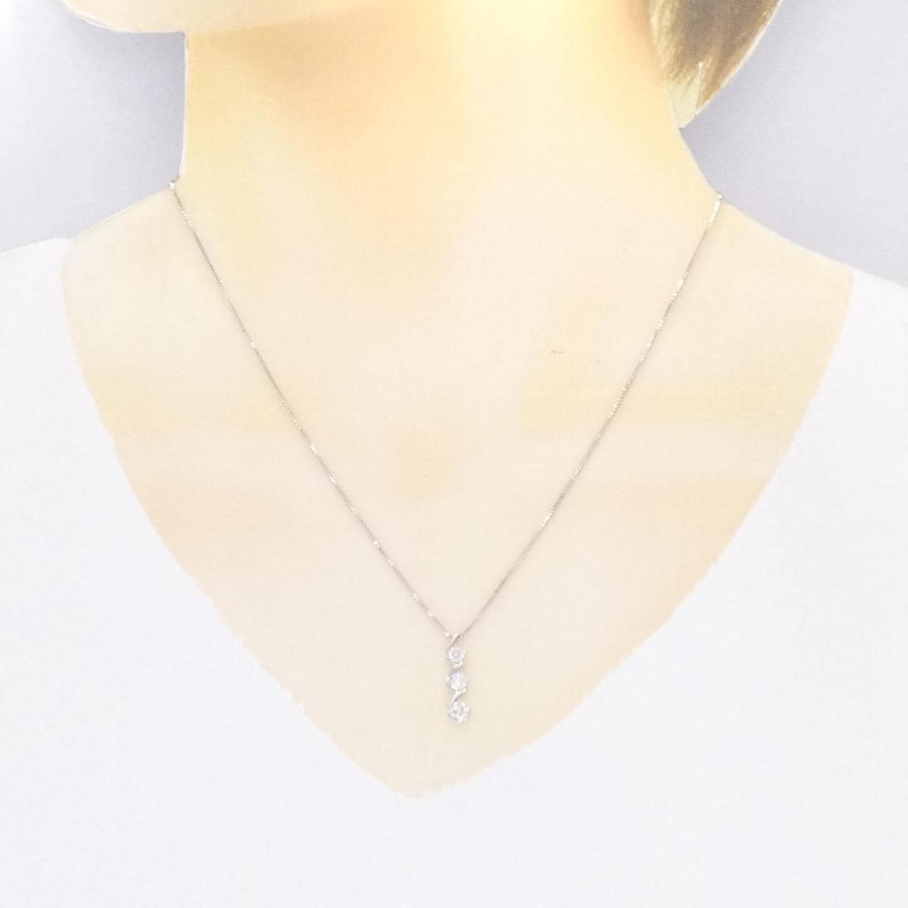K18WG three stone Diamond necklace 0.5CT