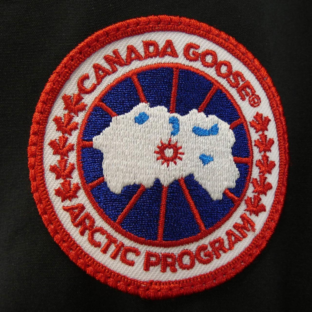 加拿大鹅CANADA GOOSE羽绒服
