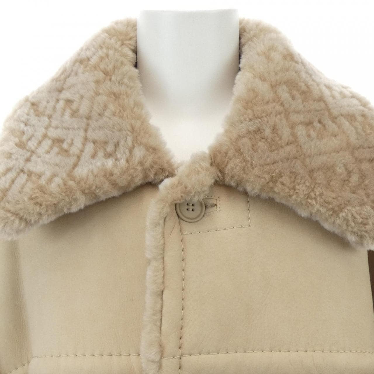 フェンディ FENDI FM0157 AGUV F0QU5 ムートンコート