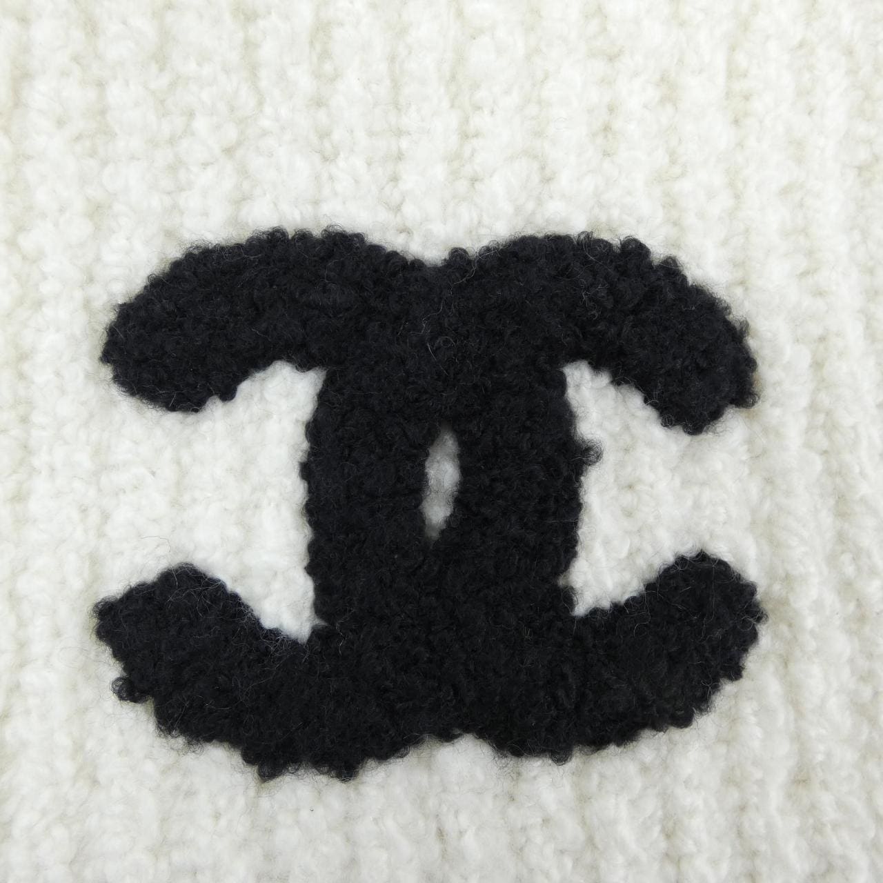 CHANEL MUFFLER