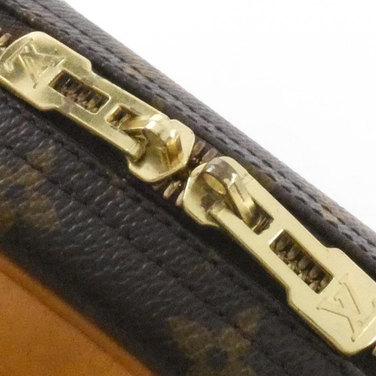 ルイヴィトン モノグラム トゥルーヴィル M42228 バッグ