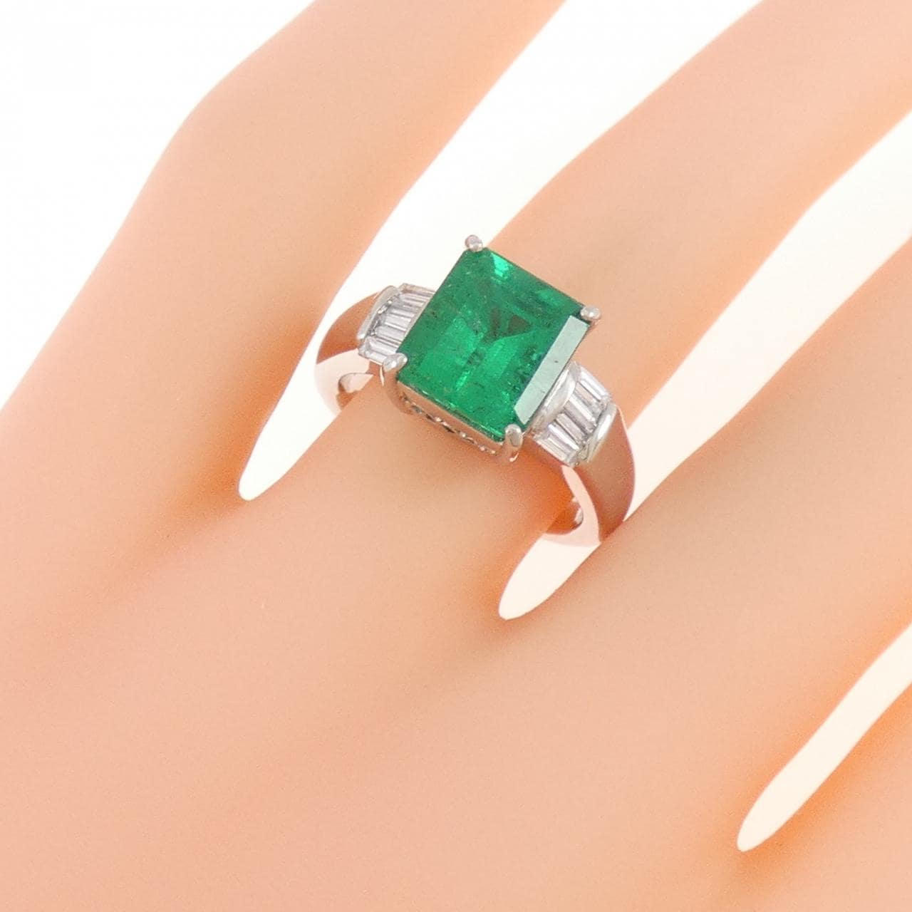 PT900 エメラルド リング 2.35CT コロンビア産